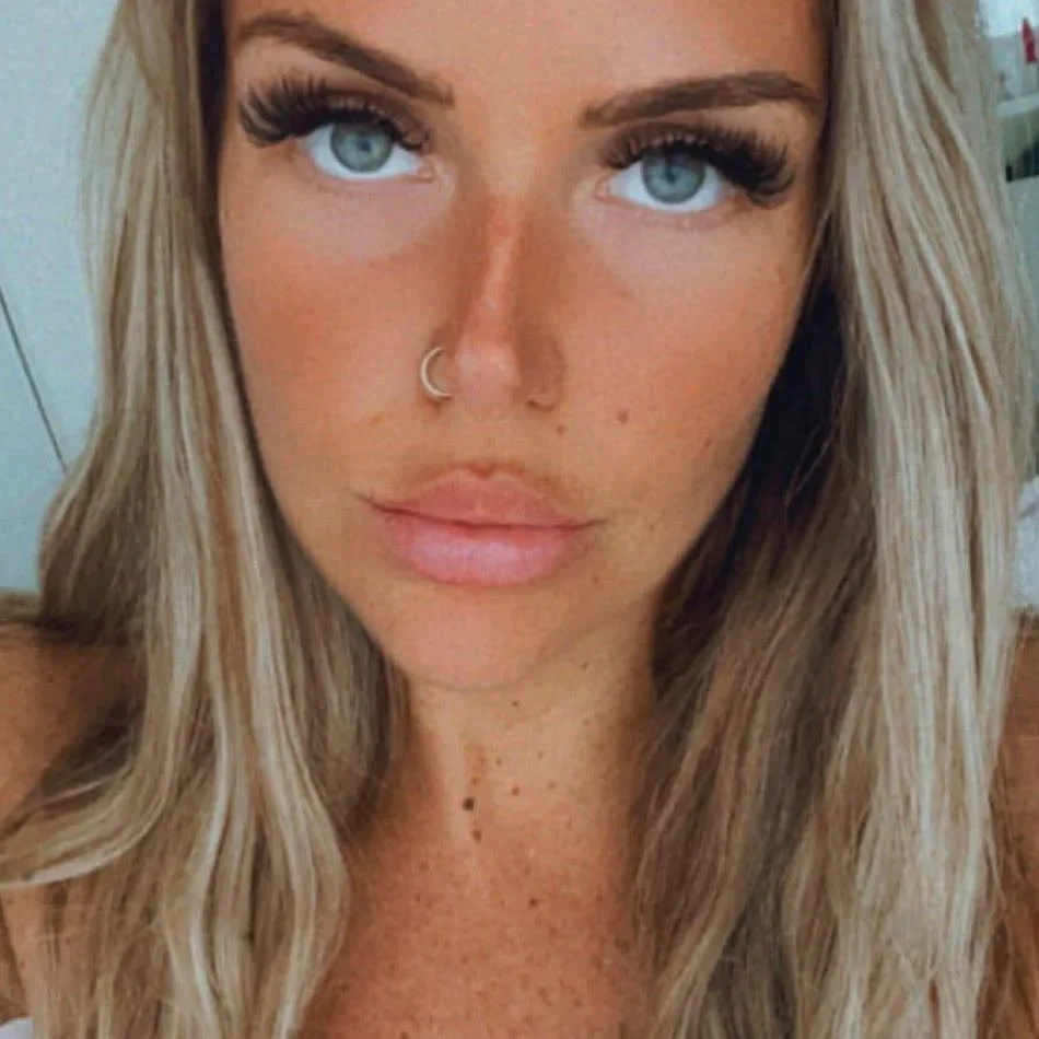 Full-face result: classic lash set and defined brows
