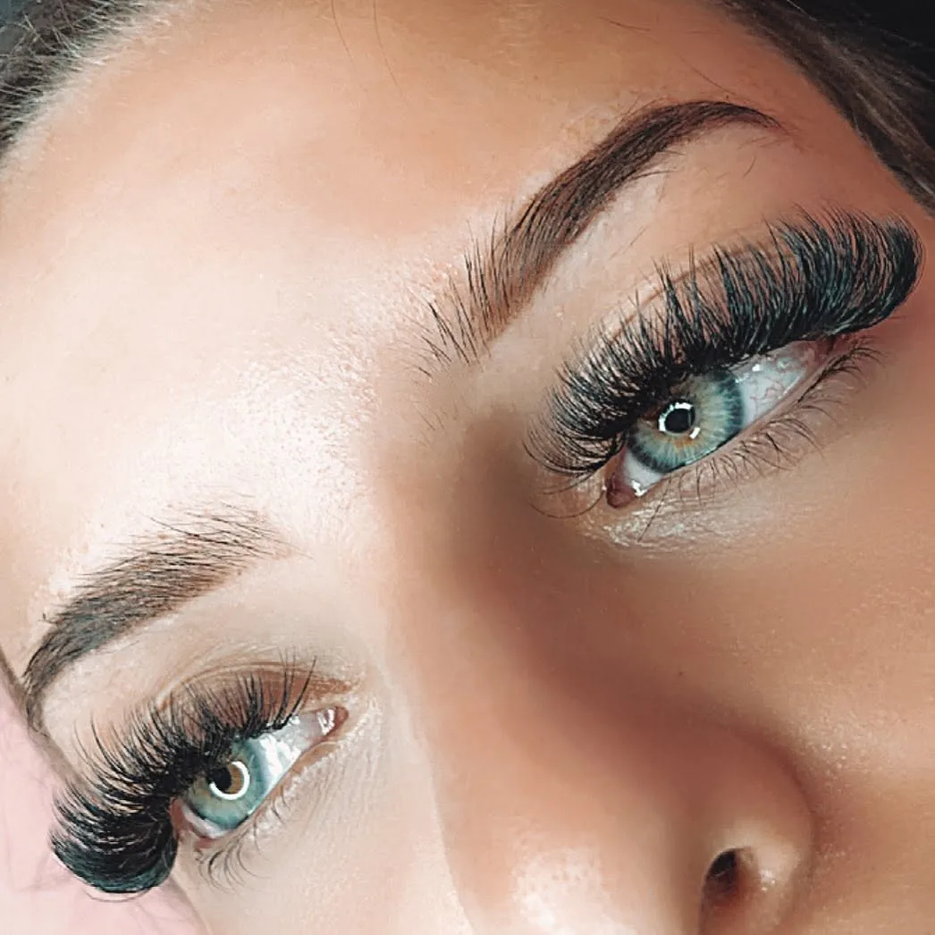 Fluffy volume extensions on blue eyes